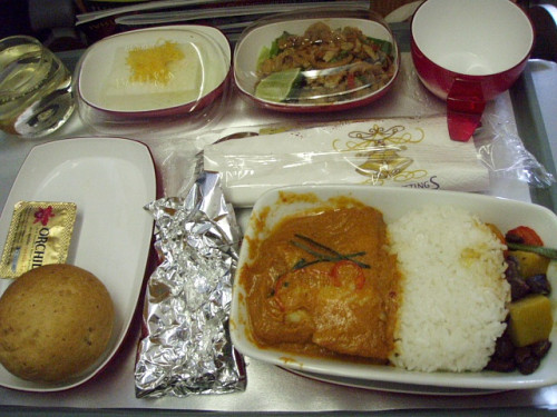 離陸して１時間ほどでお食事サービス