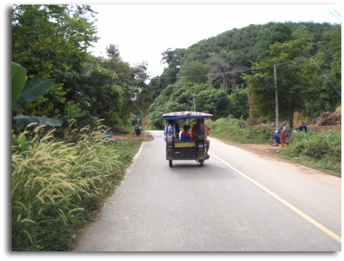 ファミリートゥクトゥク