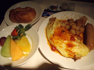 Spinach and cheese omelette with tomato basil sauce