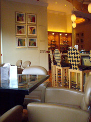 カウンター席とテーブル席とあります