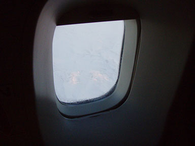 ふと窓に目をやると・・・