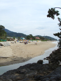 ビーチから歩いては帰れないので Sunset Bar の裏から帰ります