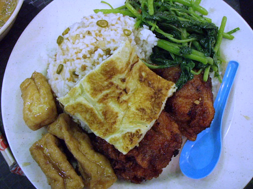 ガラ系スープで炊いたごはんにイロイロ乗せる経済飯～