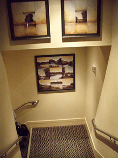 ラウンジへの階段