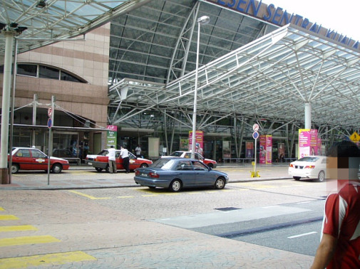 目の前のKLセントラル駅へ向います