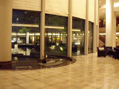 フロント・ロビー階