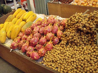 やってきましたフルーツ屋さん♪