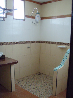 広いです。シャワー