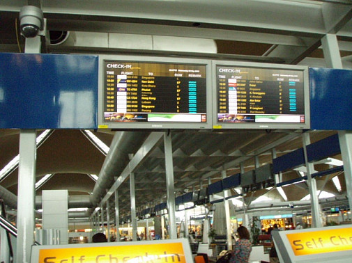 チェックインカウンター