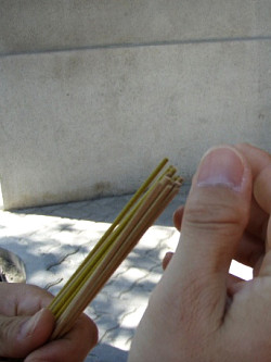 お線香をいただきます