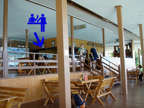 オープンエアなフロントチェックイン