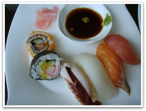 お寿司がある♪ワサビ醤油(^人^)嬉しい