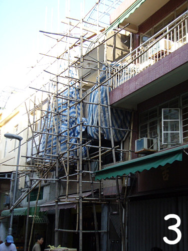 (@.@)/建設用竹の足場