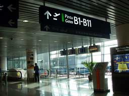 B10番ゲートは左だけど右へ寄り道