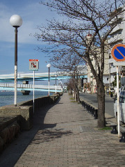 那珂川を渡り博多埠頭方面へ