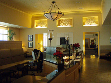 静かなラウンジ