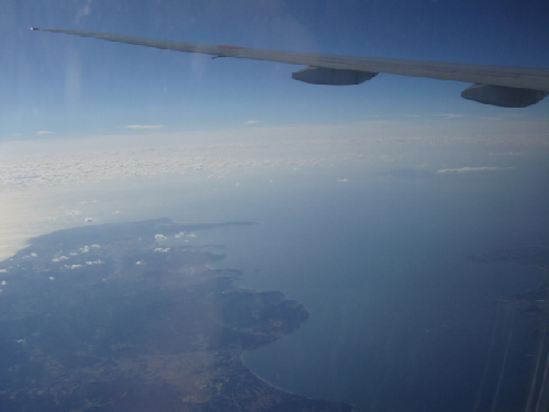 もしかして相模湾上空で遠くに大島!?