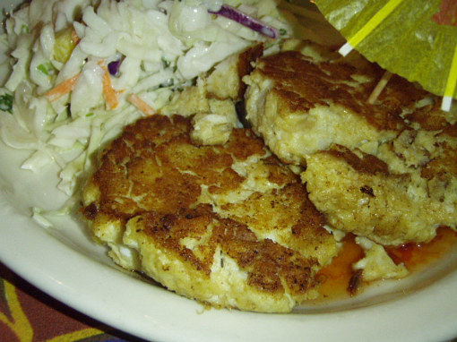 クラブケーキ～付け合わせのサラダはまたもやパクチーIN♪