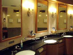 1番手前はお湯がでます