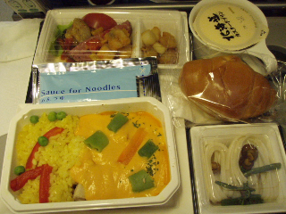 機内食は・・・・何だったか忘れてしまいました(.)/