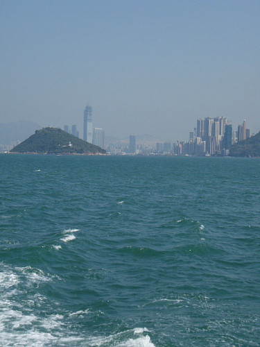 25分ほどして港島も九龍も小さくなった～