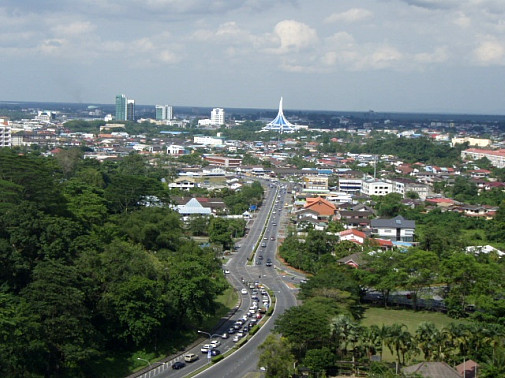 にしても、トンガリ系が好きな街なのね~♪
