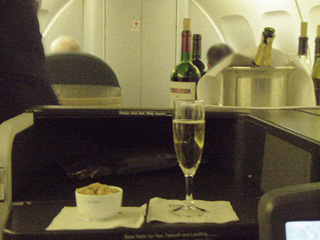 シャンパンとナッツ♪