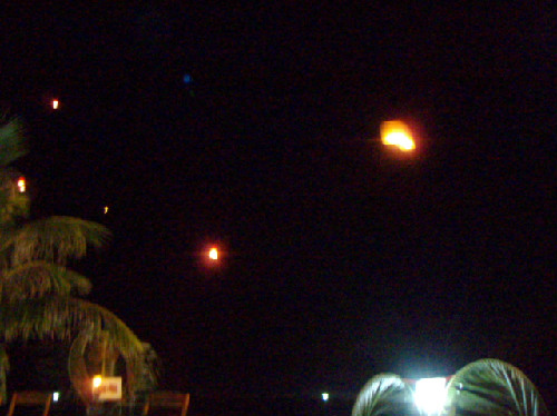 22:30 ビーチから空に向けて