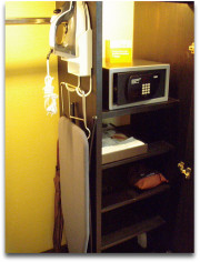 セーフティボックス・アイロン・傘など