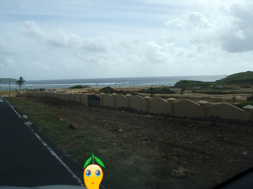 ８月に見たときから少～し工事が進んでる!?