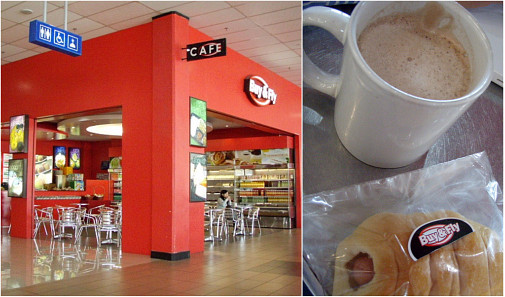 出発ゲート付近のカフェ