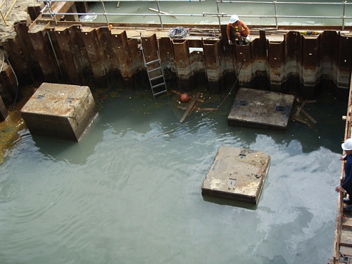 あの管の先は・・・