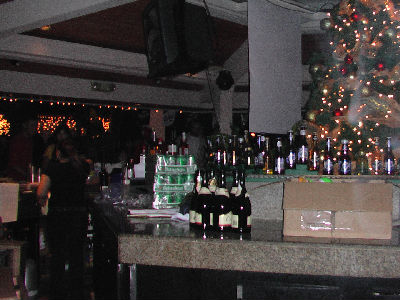 酔っぱらいにつき覚えてません。