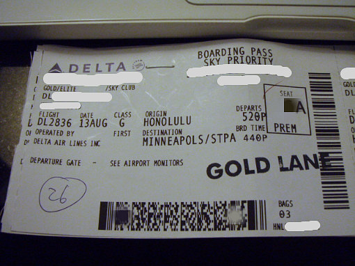 搭乗ゲートは26番。搭乗開始予定は16:40。