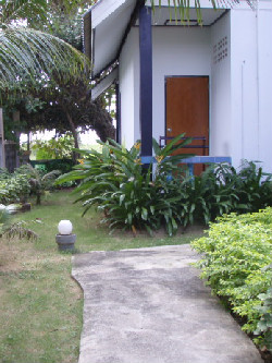 他のゲストさんの部屋、なのでまた右へ