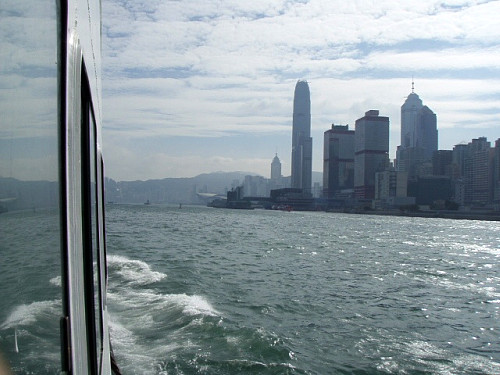 港島の街が見えてきました