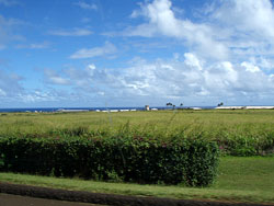 海を右に進みます