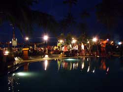 プールサイドの会場