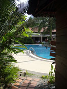 12 アクティビティセンターの横道から