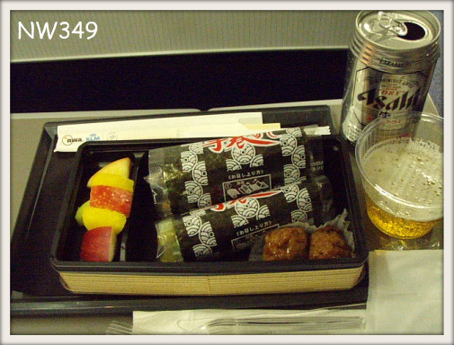 19:32 飲み物＆食事サービス