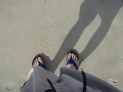 足と陰と砂浜!!だそうです