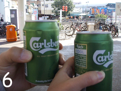 ベンチで乾杯(笑