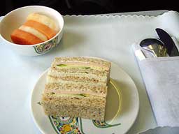 11:07サンドイッチ＆フルーツ