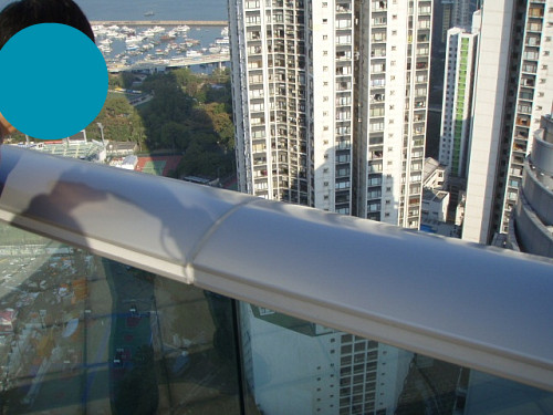 よしなさいっ!! (.)/