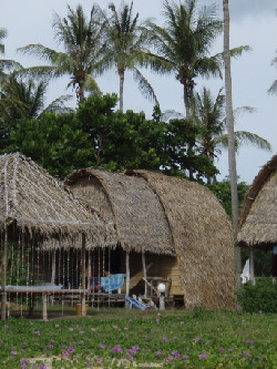 藁葺きスタイルなコテージです