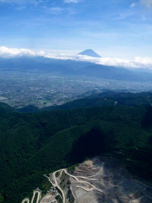 石切り場と富士山.jpg