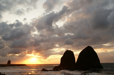 瀬棚町　三本杉岩