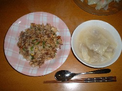 チンジャオチャーハンとワンタンスープ