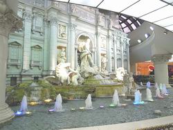 地下鉄駅（蚕室）地下通路トレビの泉風