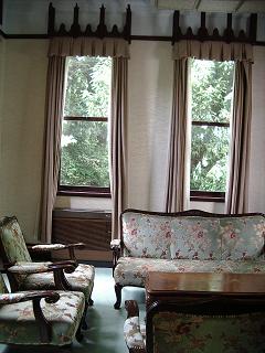 東山荘（二階洋室）